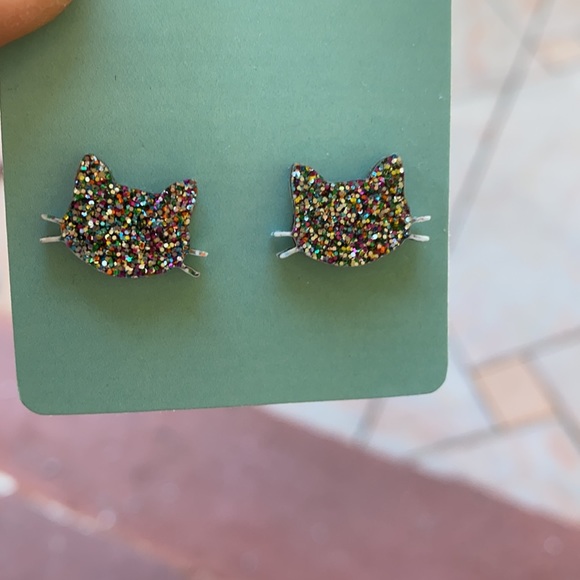 - Hello Kitty sparkly earrings with whiskers - Picture 3 of 6